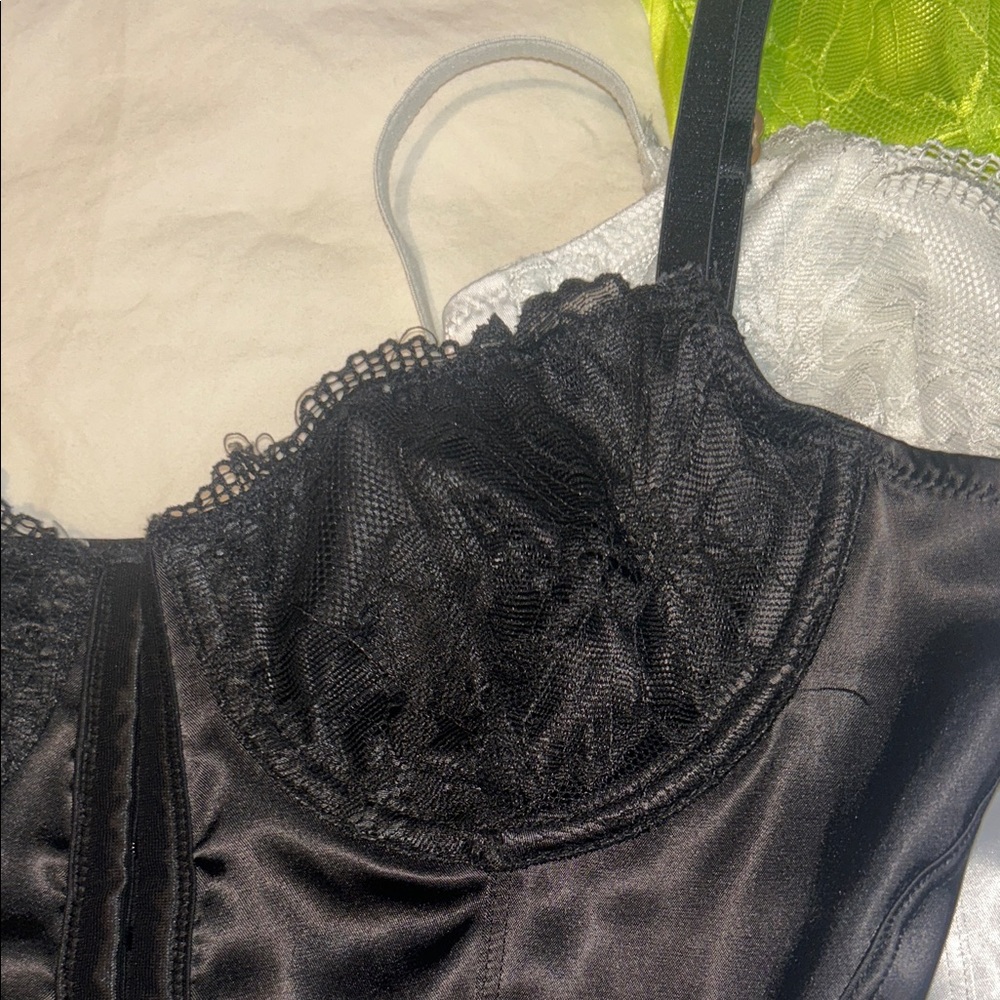 MESHKI Black, White, and Green Corset Tops - Picture 3 of 10